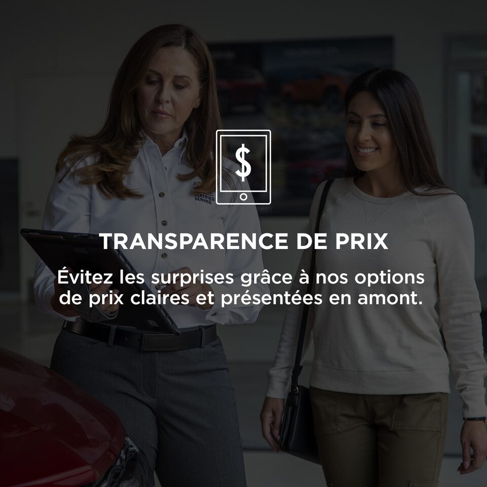 Un conseiller du Service Certifié discute de la tarification claire avec un client