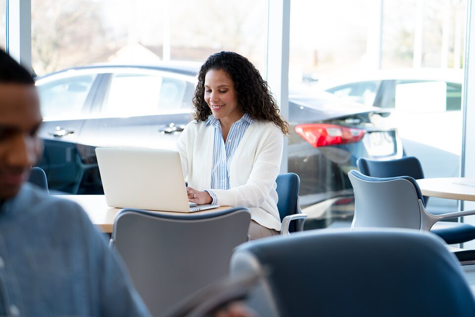 Certified Service customer getting upfront pricing on their laptop