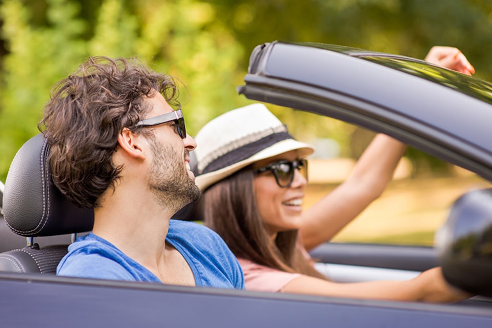 Couple enjoying exclusive tire change offer by RBC